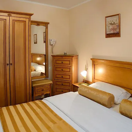 Helios 350m From The Apartman Szveti Vlasz