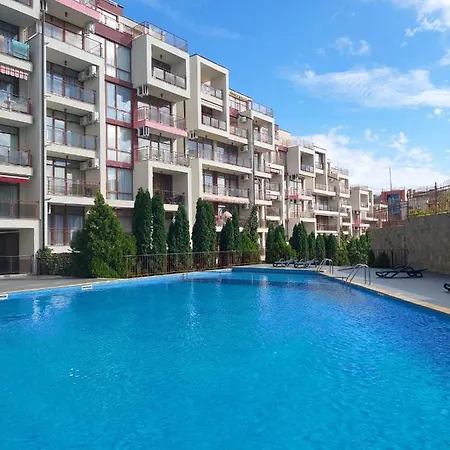 Apartman Helios 350m From The Szveti Vlasz