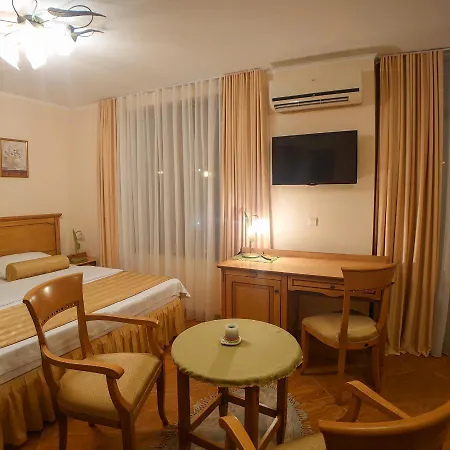 Apartment Helios 350m From The