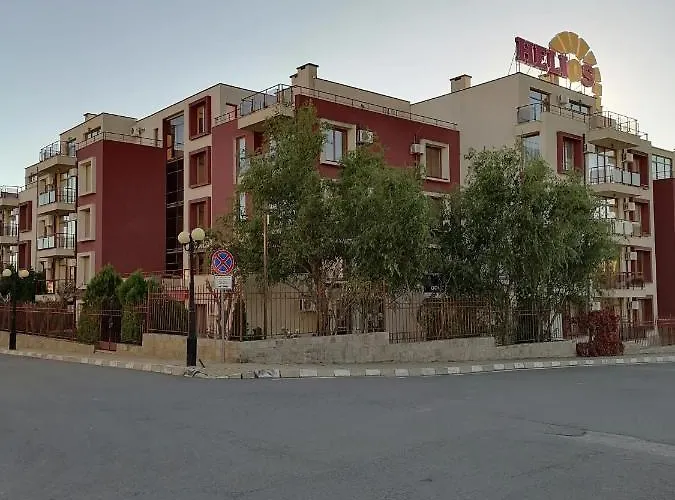 아파트 Helios 350m From The *