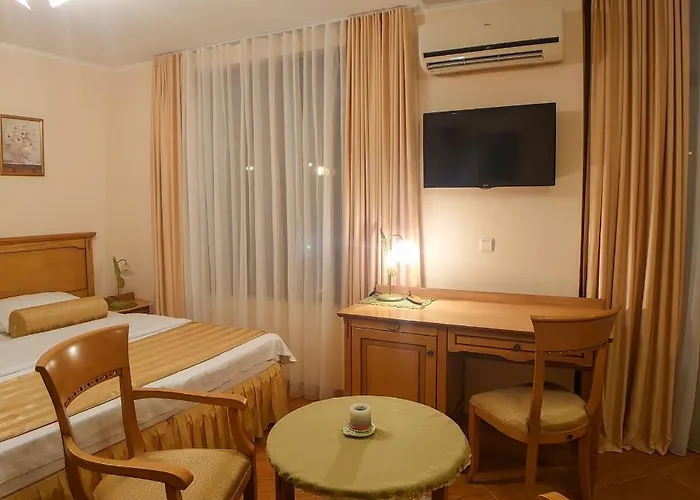 아파트 Helios 350m From The