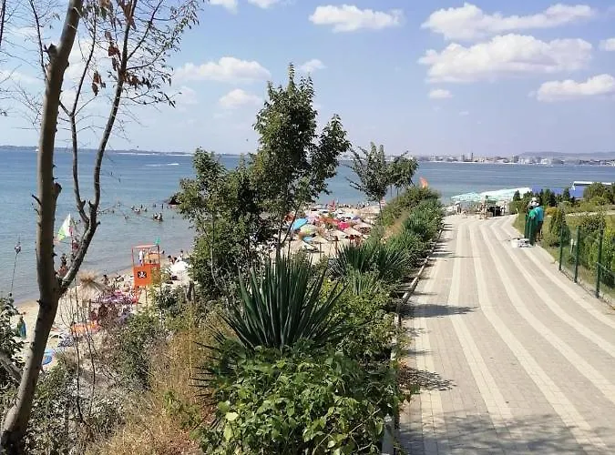 아파트 Helios 350m From The *