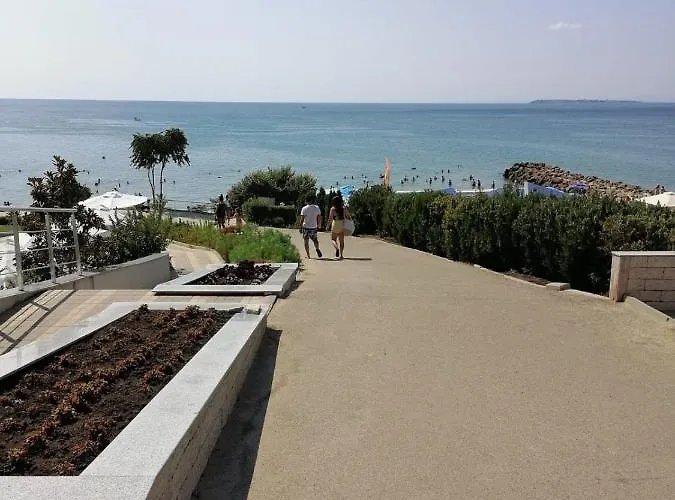 Helios 350m From The 아파트 *